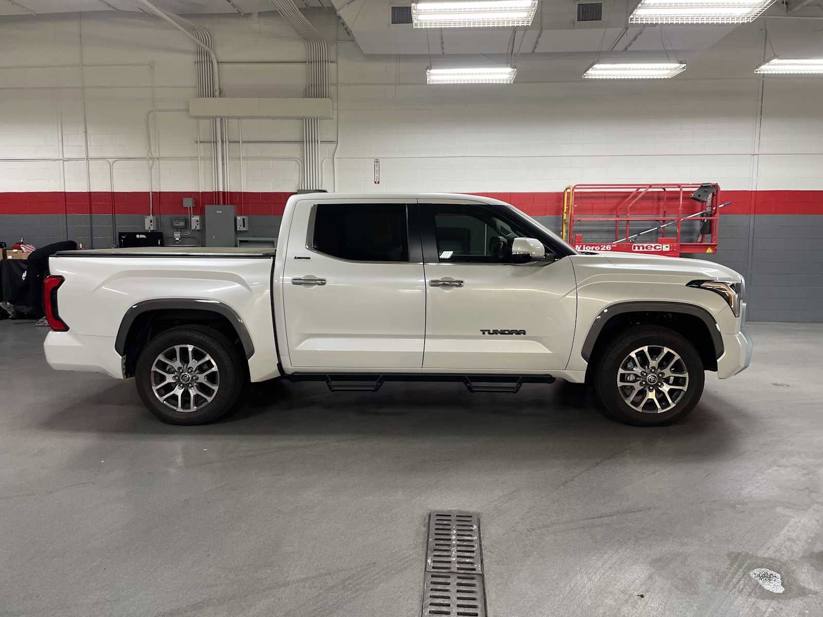 Used 2024 Toyota Tundra Limited w/ Power Package AWD/4WD image 36