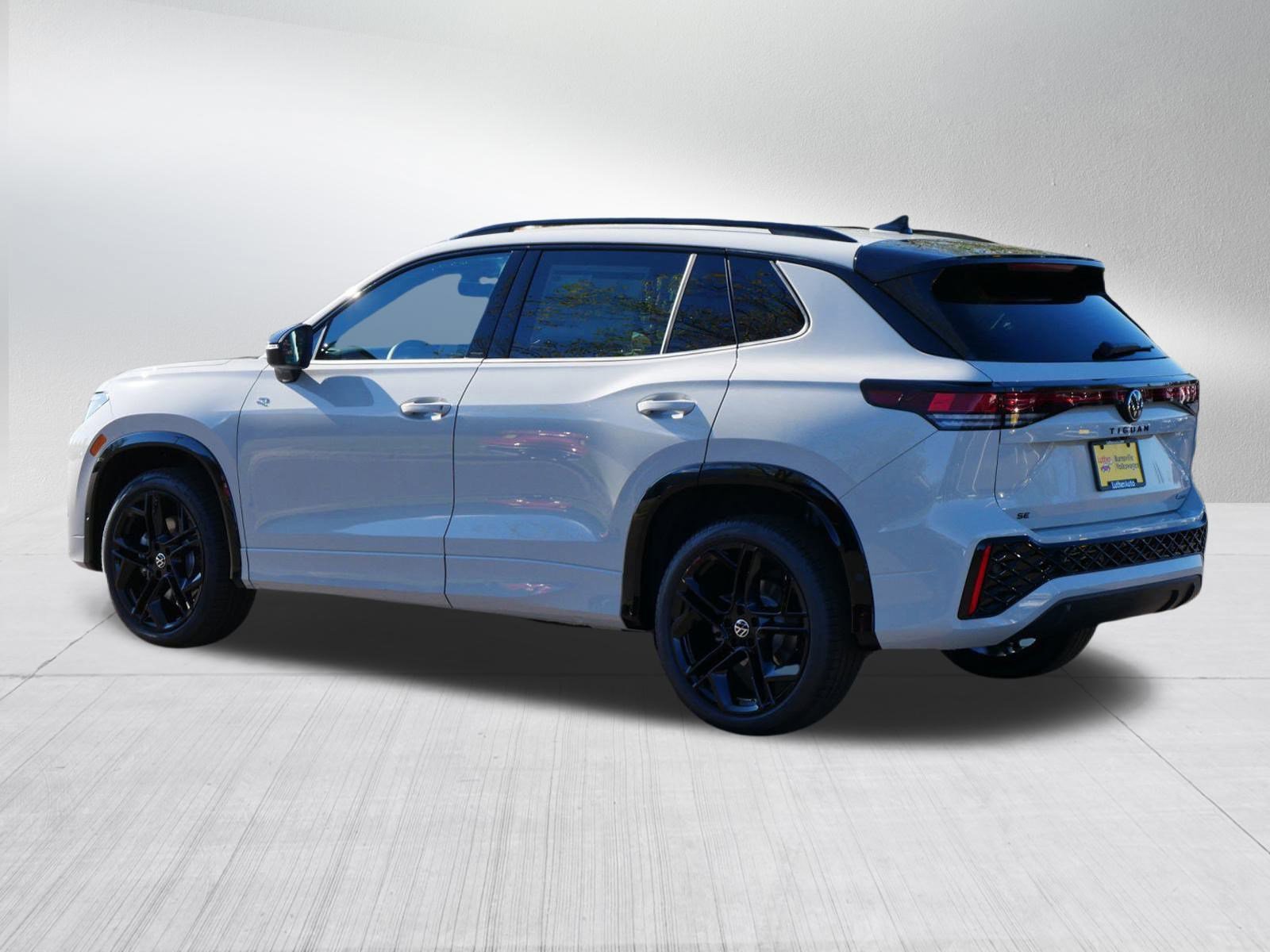 New 2026 Volkswagen Tiguan SE R-Line image 3