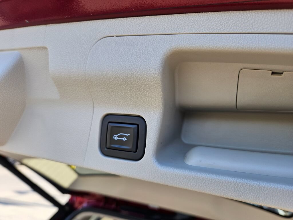 Used 2017 GMC Acadia Denali w/ Technology Package AWD/4WD image 14