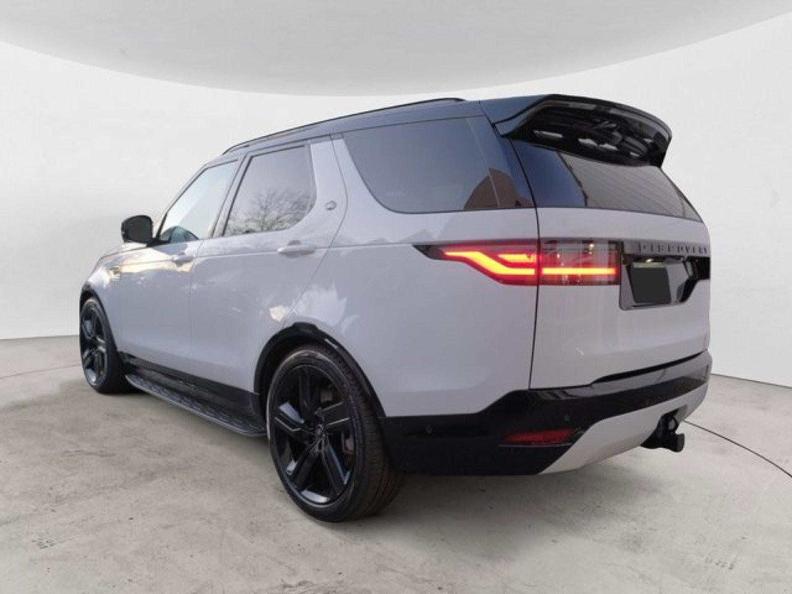 New 2025 Land Rover Discovery Dynamic SE image 3