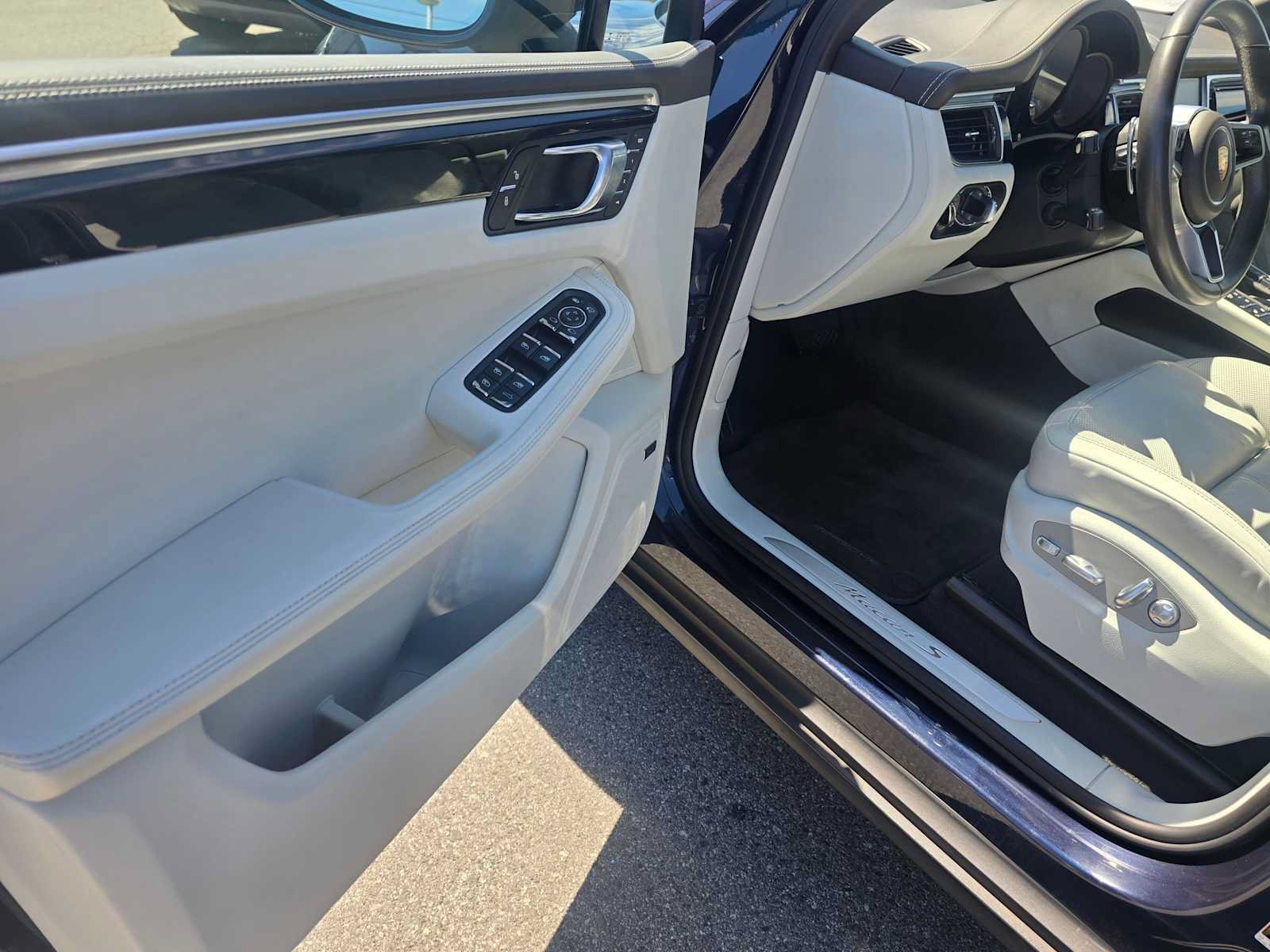 Used 2018 Porsche Macan S AWD/4WD image 23