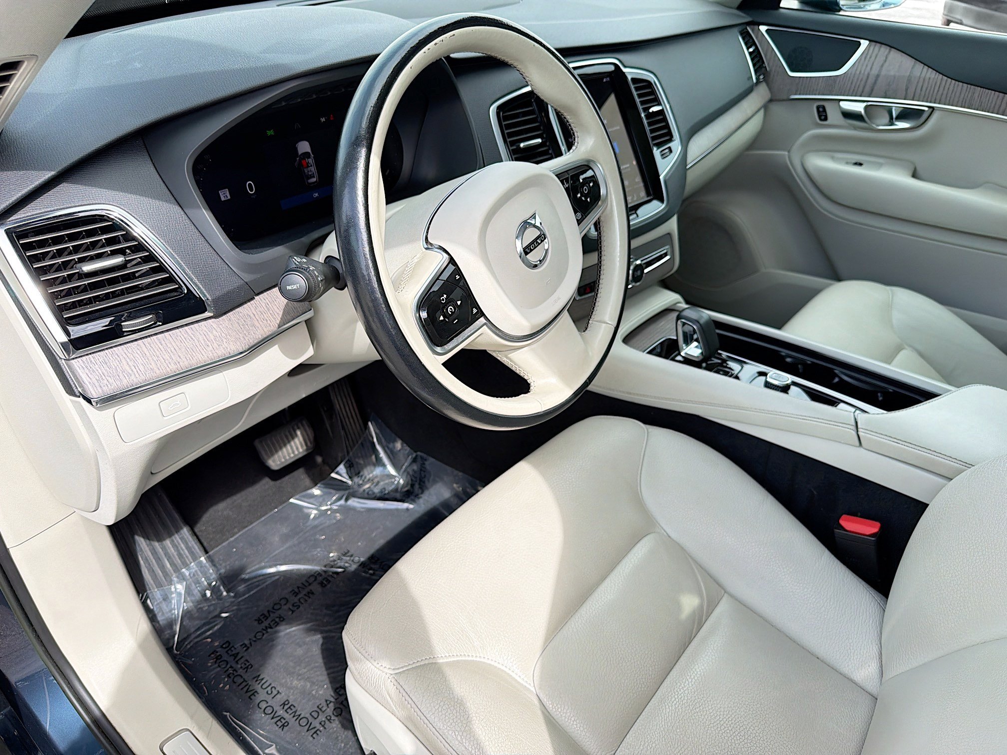 Used 2023 Volvo XC90 B6 Plus AWD/4WD image 27