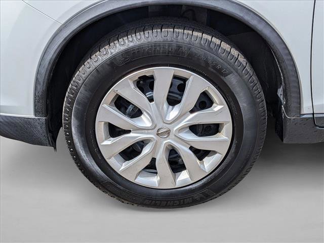 Used 2019 Nissan Rogue S image 9