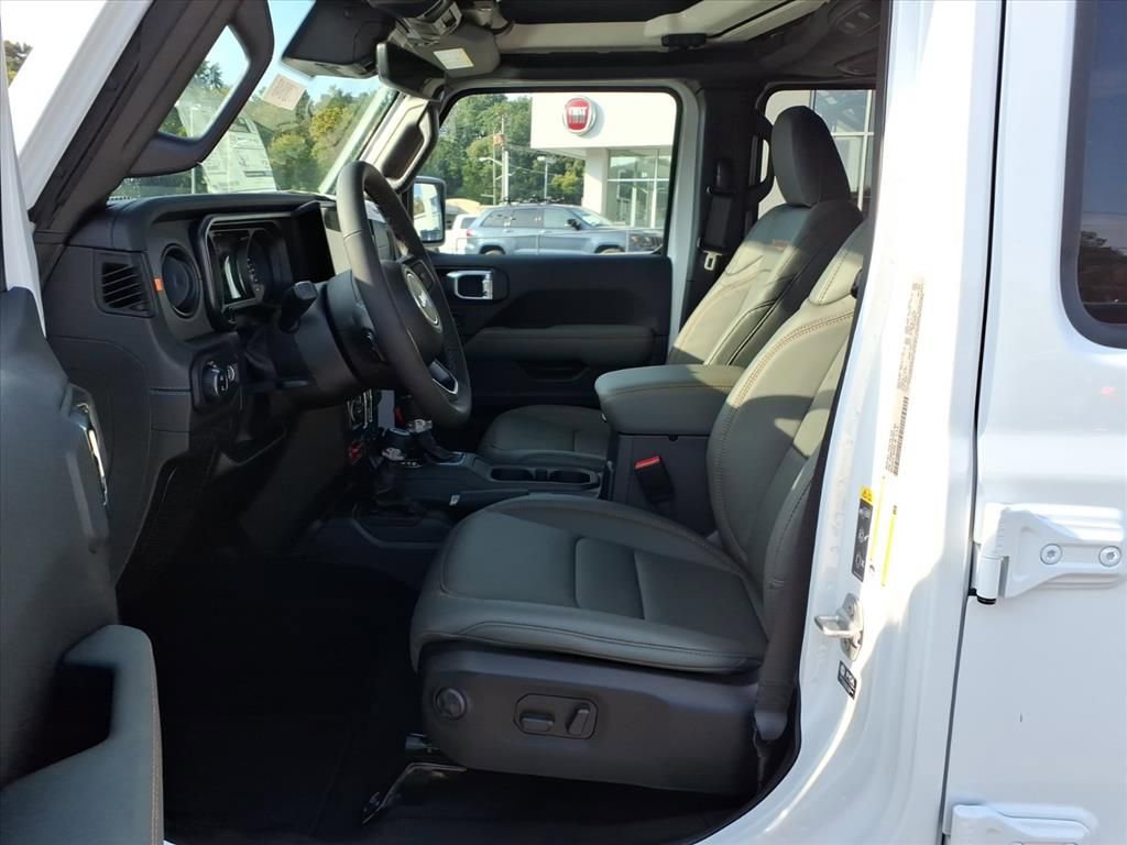 New 2025 Jeep Gladiator Mojave image 4