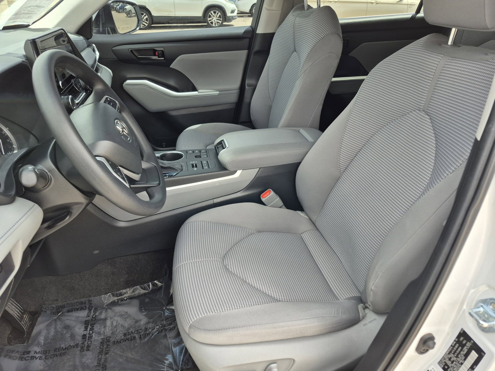 Used 2023 Toyota Highlander L image 15