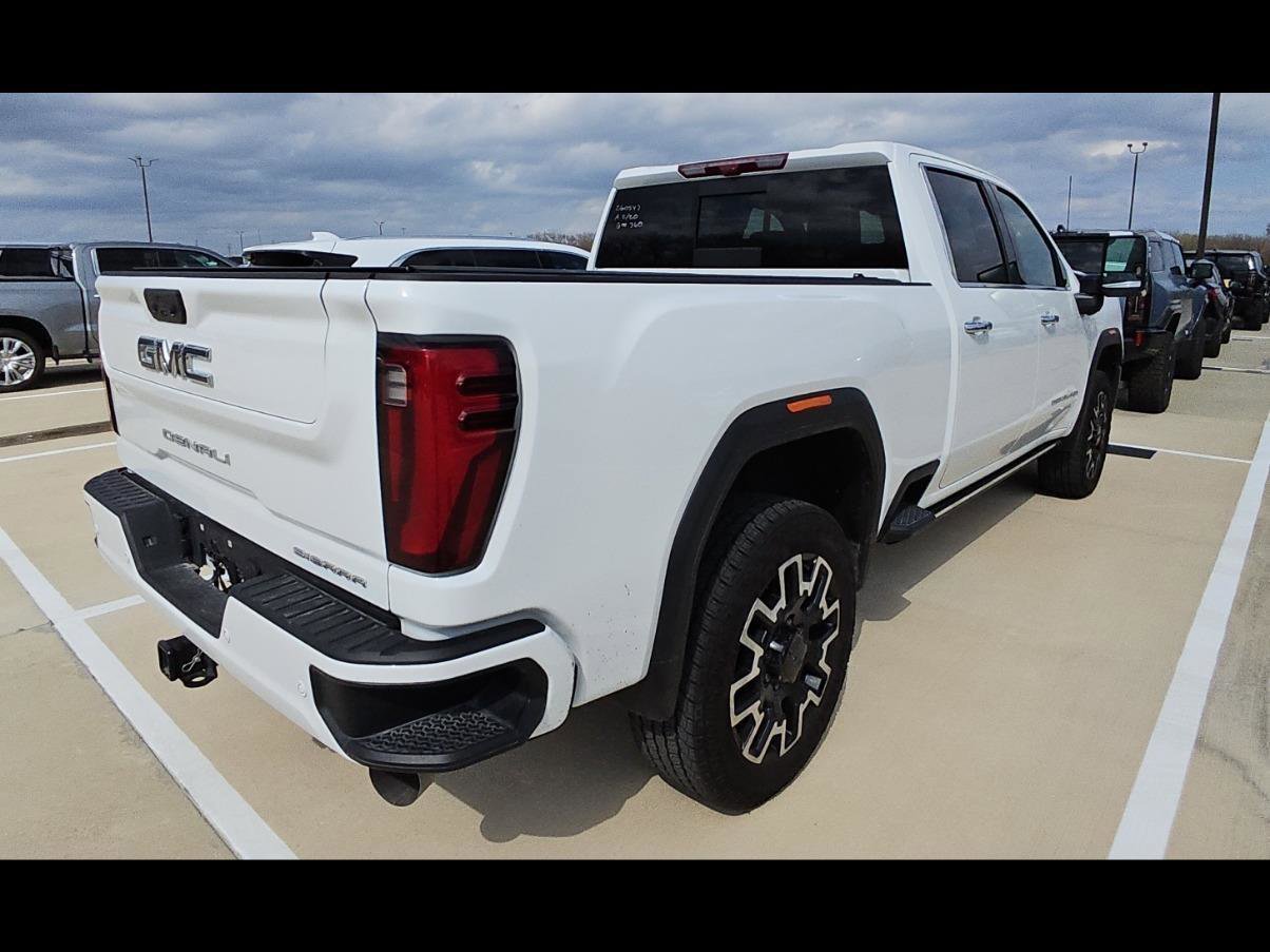Used 2025 GMC Sierra 2500 Denali Ultimate image 4