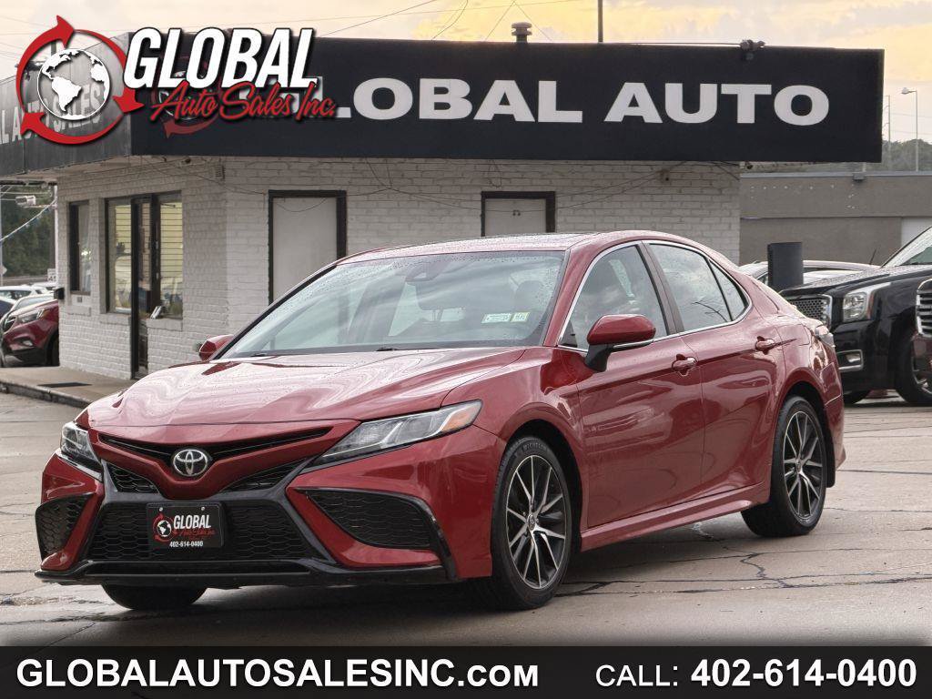 Used 2021 Toyota Camry SE w/ Cold Weather Package