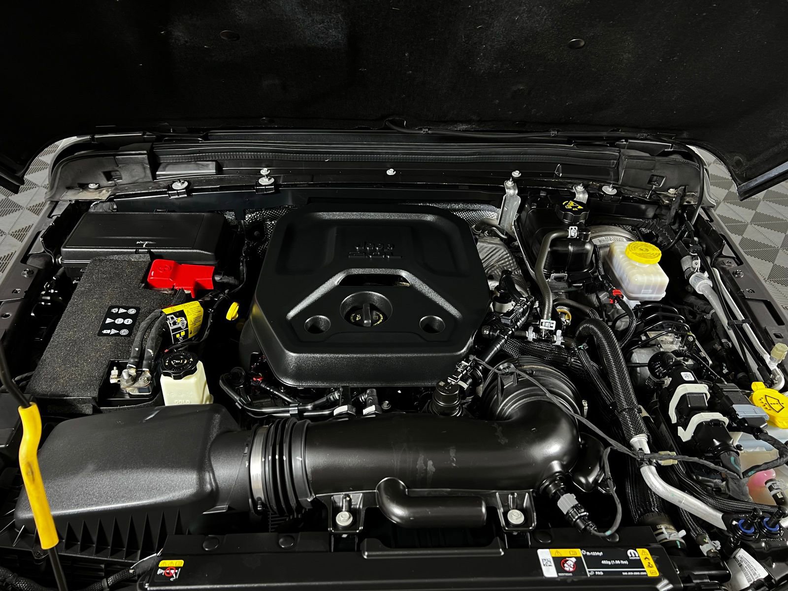 Used 2024 Jeep Wrangler Sport S image 9