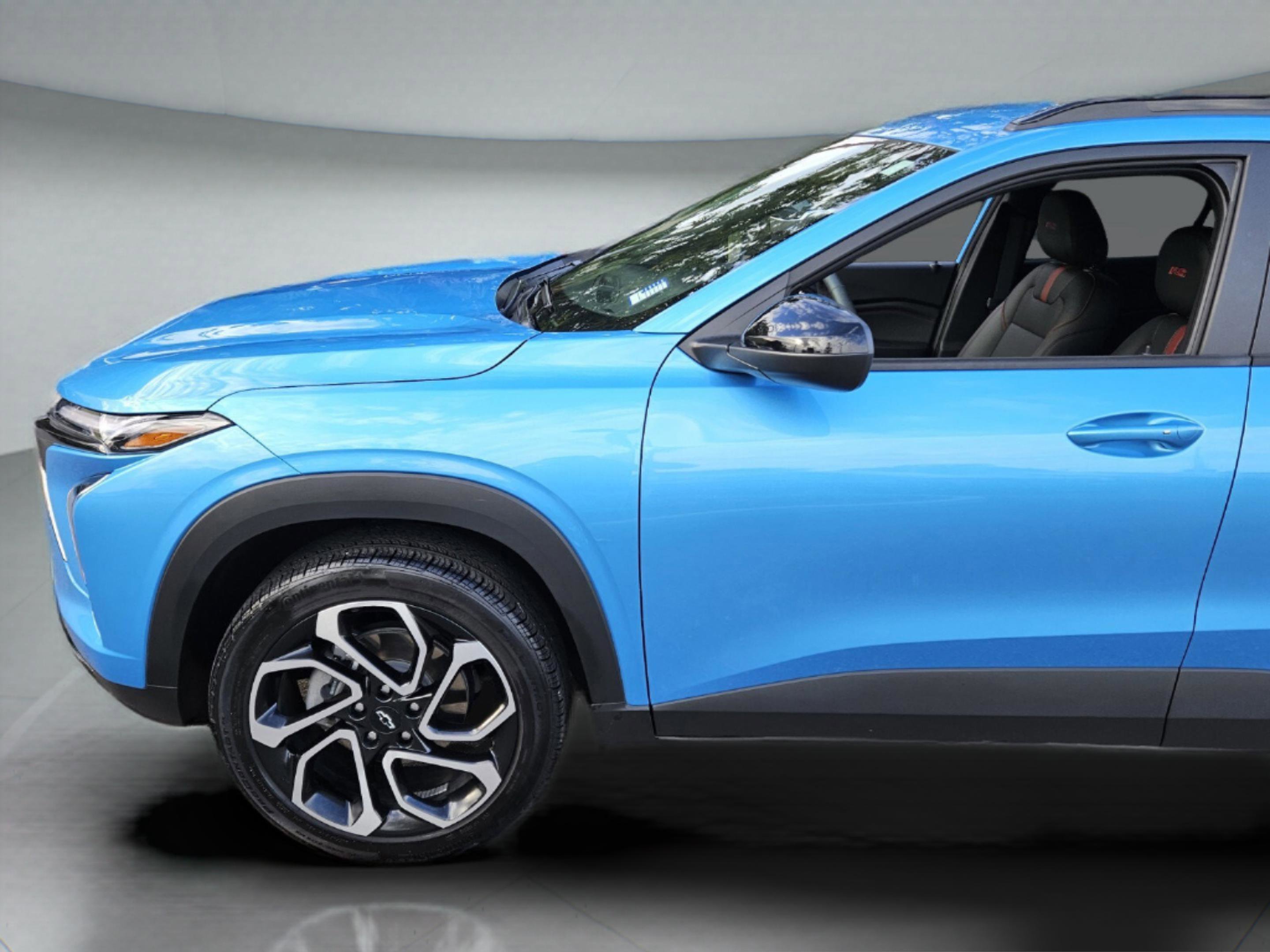 Used 2025 Chevrolet Trax RS w/ Driver Confidence Package image 32