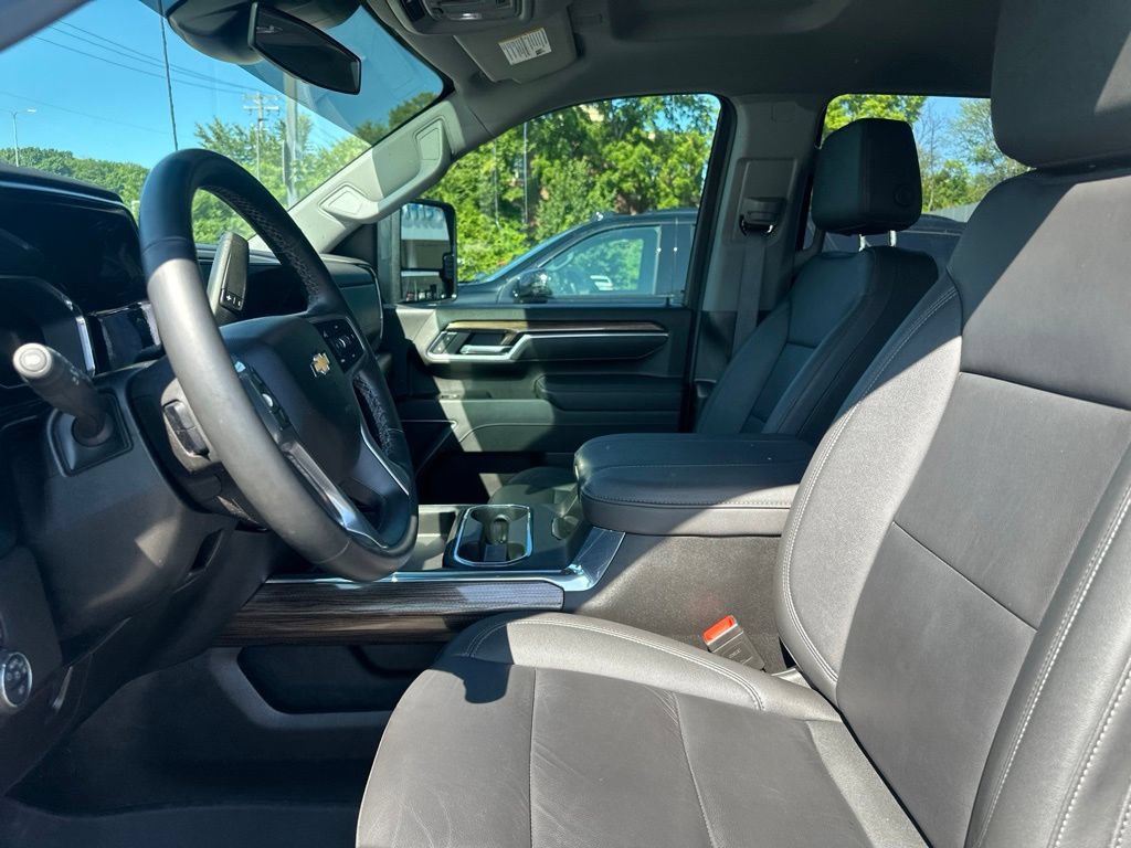 Used 2025 Chevrolet Silverado 2500 LT AWD/4WD image 29