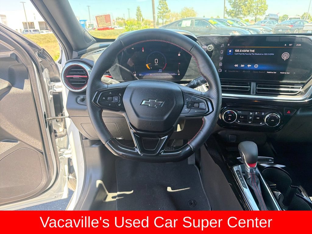 Used 2025 Chevrolet Trax RS w/ Sunroof Package FWD image 13