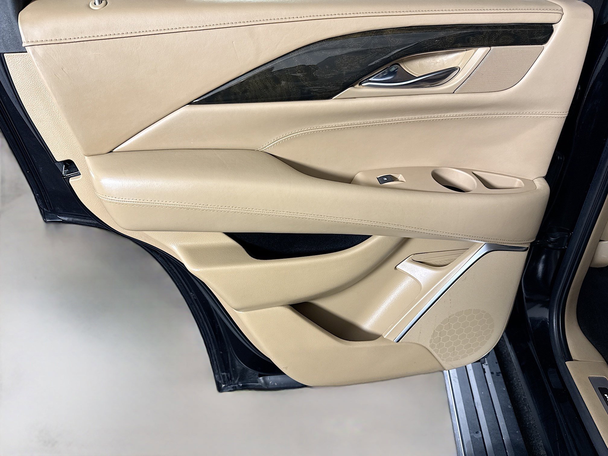 Used 2020 Cadillac Escalade Platinum image 25