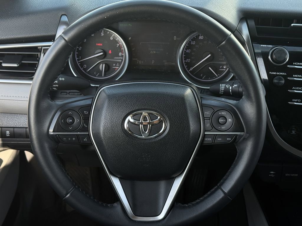 Used 2018 Toyota Camry XLE FWD image 13