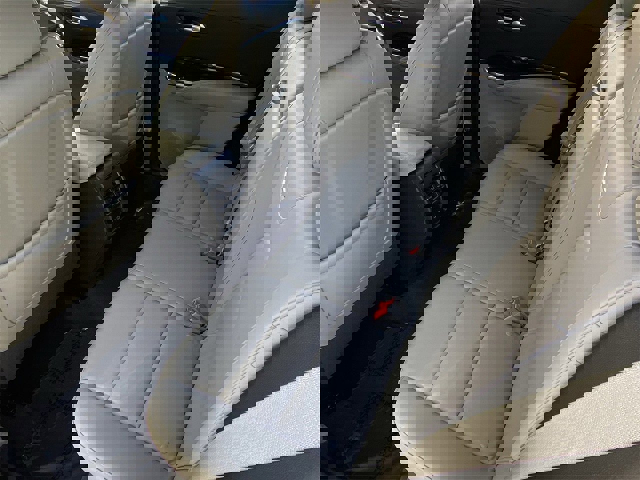 Certified 2023 Cadillac XT4 Premium Luxury image 17