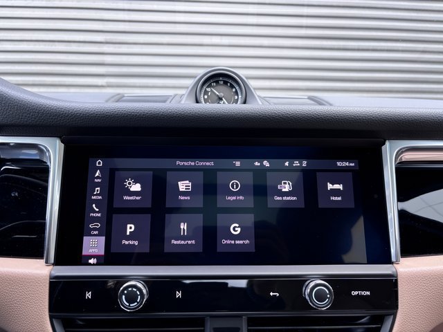 Certified 2026 Porsche Macan AWD/4WD image 19