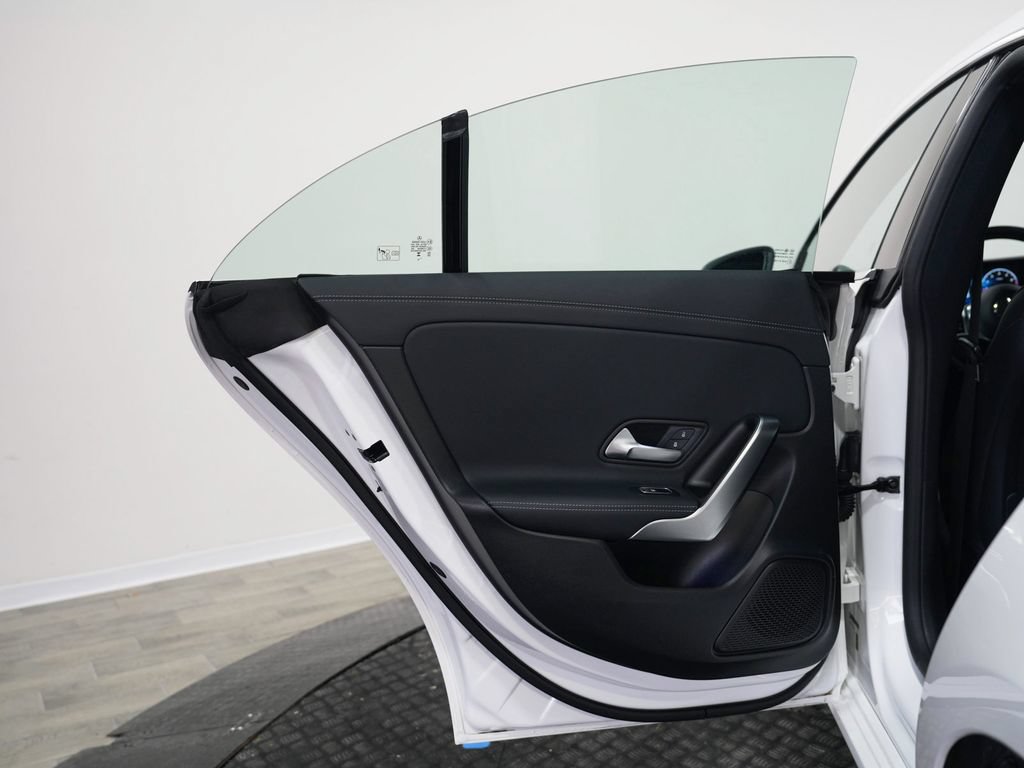 Used 2025 Mercedes-Benz CLA 250 4MATIC image 13