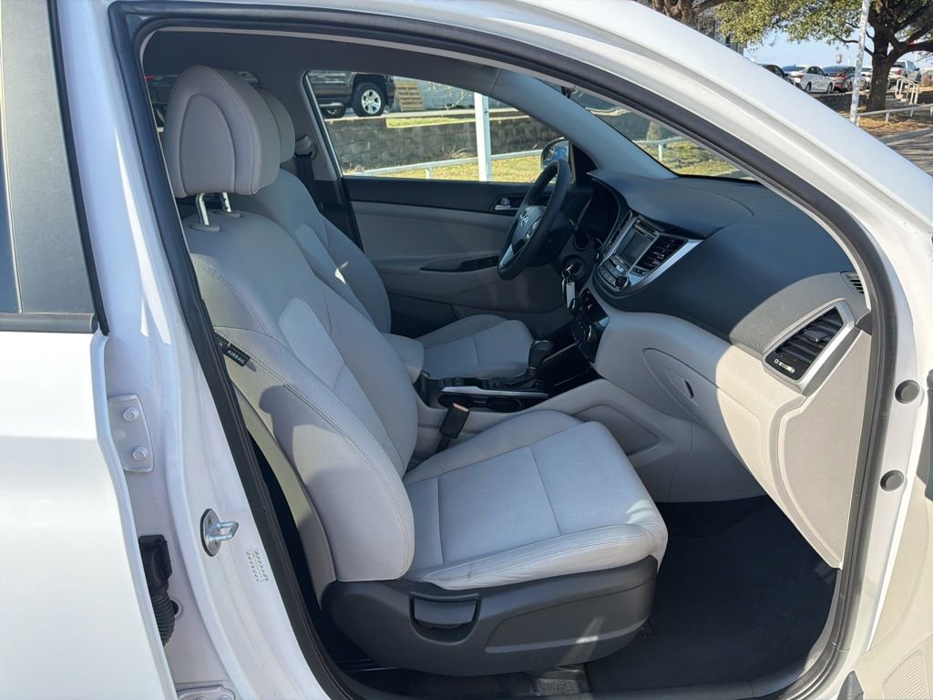 Used 2017 Hyundai Tucson SE image 32