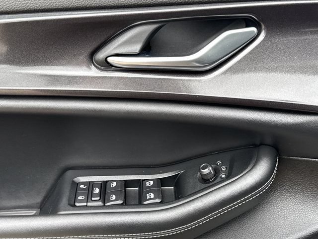 Used 2023 Jeep Grand Cherokee Altitude AWD/4WD image 16