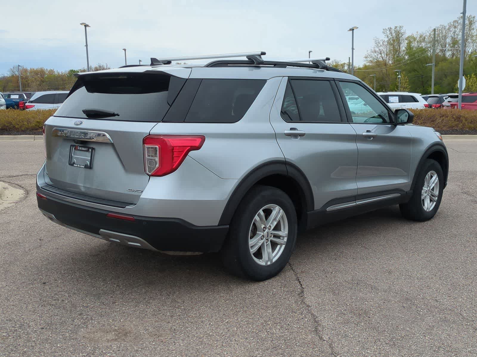 Used 2023 Ford Explorer XLT w/ Equipment Group 202A AWD/4WD image 8