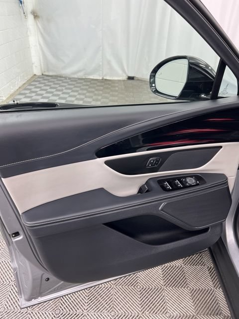 Used 2024 Lincoln Nautilus Premier AWD/4WD image 8