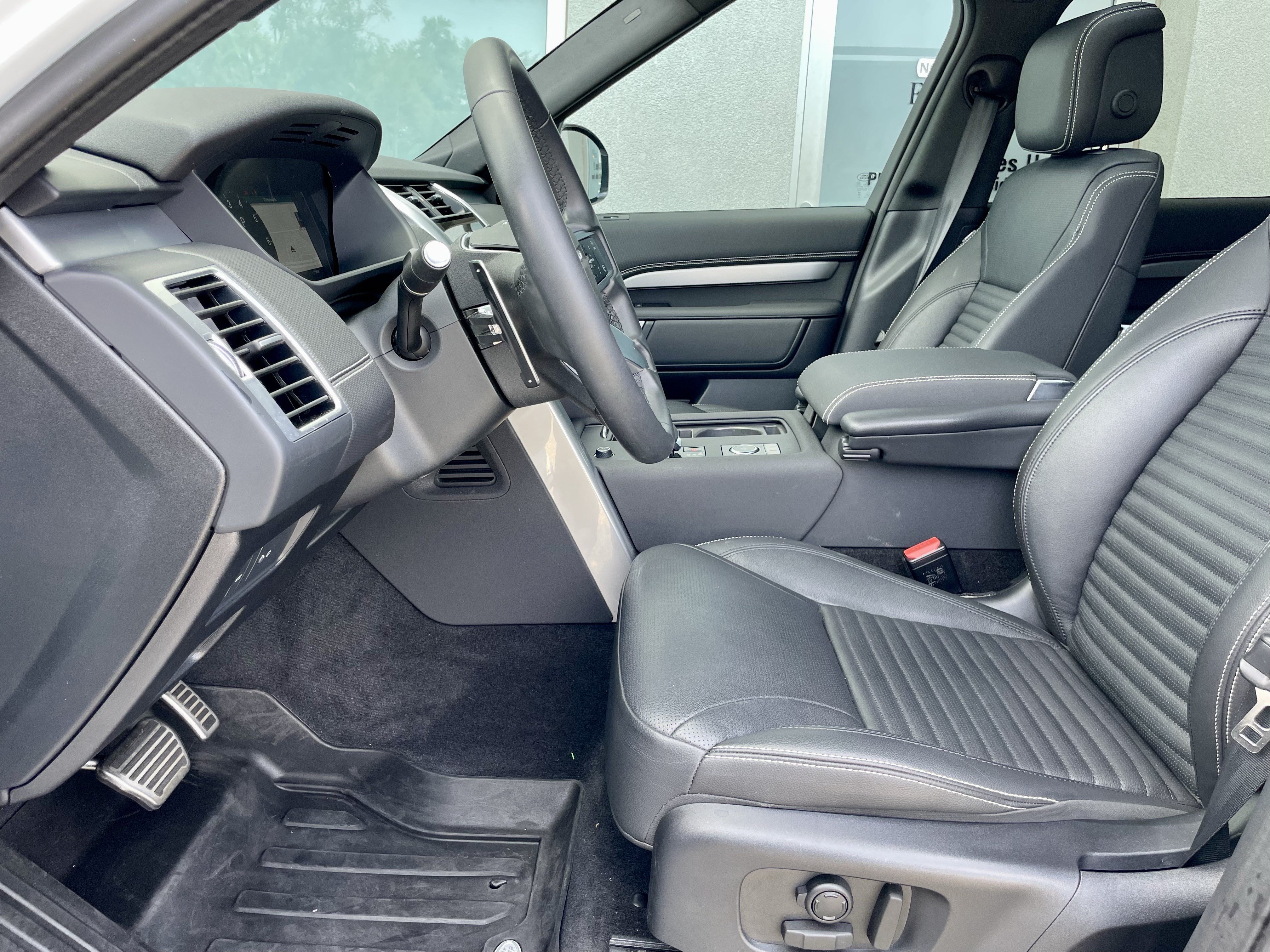 Certified 2025 Land Rover Discovery Dynamic SE AWD/4WD image 14