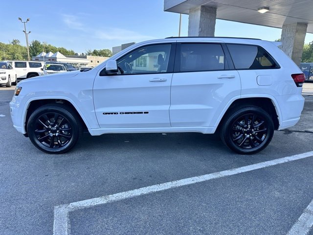 Used 2022 Jeep Grand Cherokee Laredo X image 8