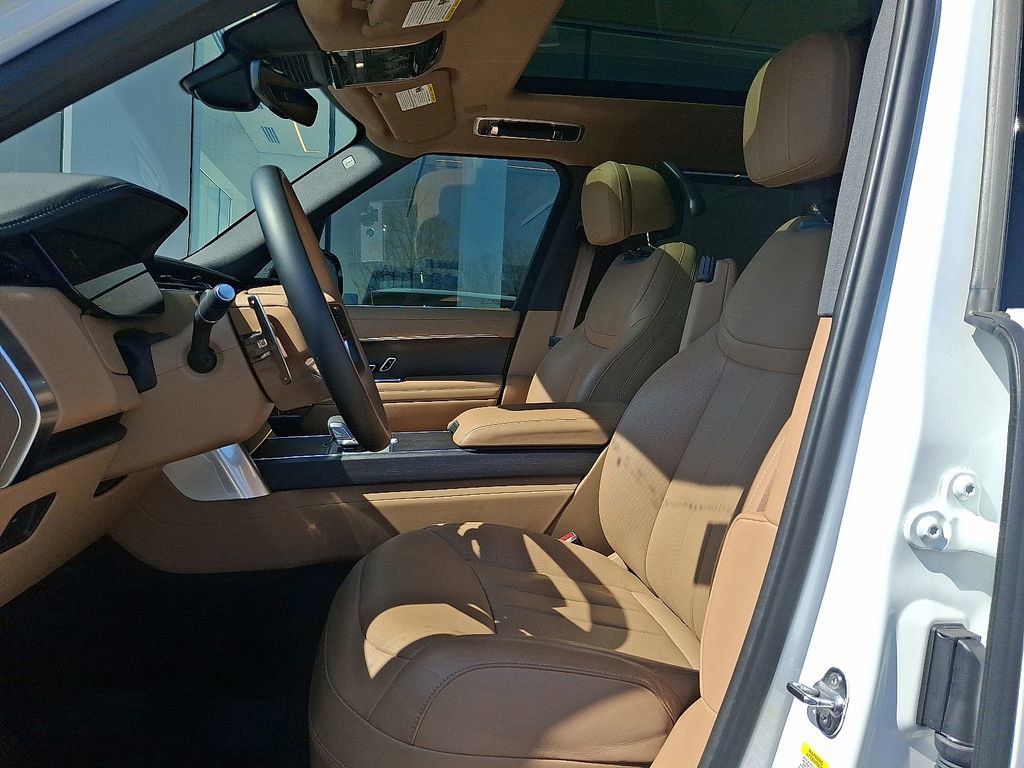 Used 2025 Land Rover Range Rover Long Wheelbase SE image 13