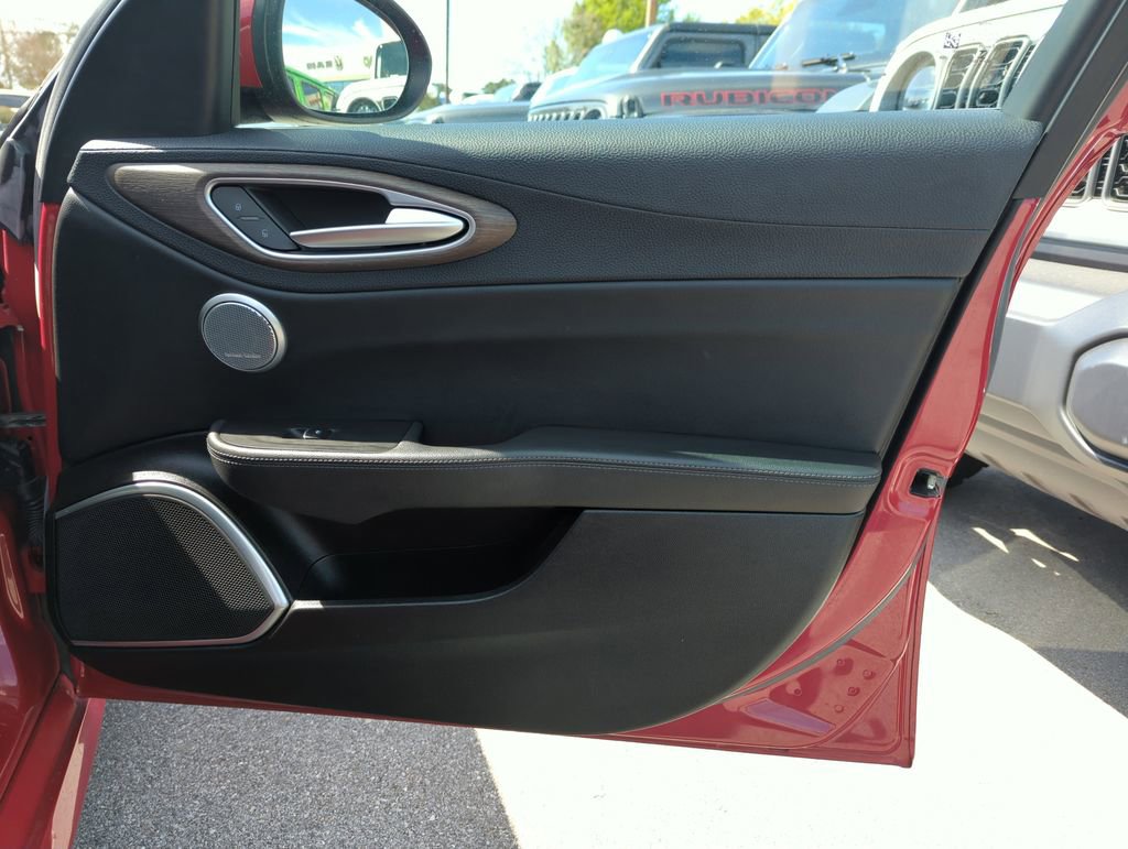 Used 2019 Alfa Romeo Giulia Ti image 32