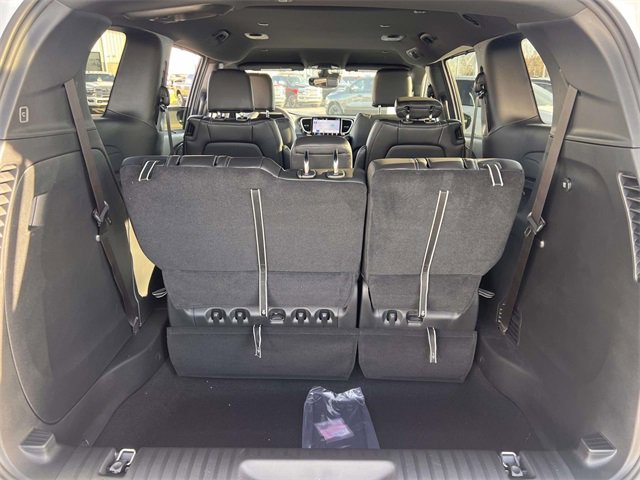 New 2026 Chrysler Pacifica Select image 8