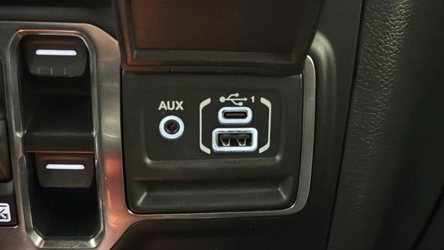 Used 2022 Jeep Wrangler Unlimited Sahara w/ Cold Weather Group AWD/4WD image 37