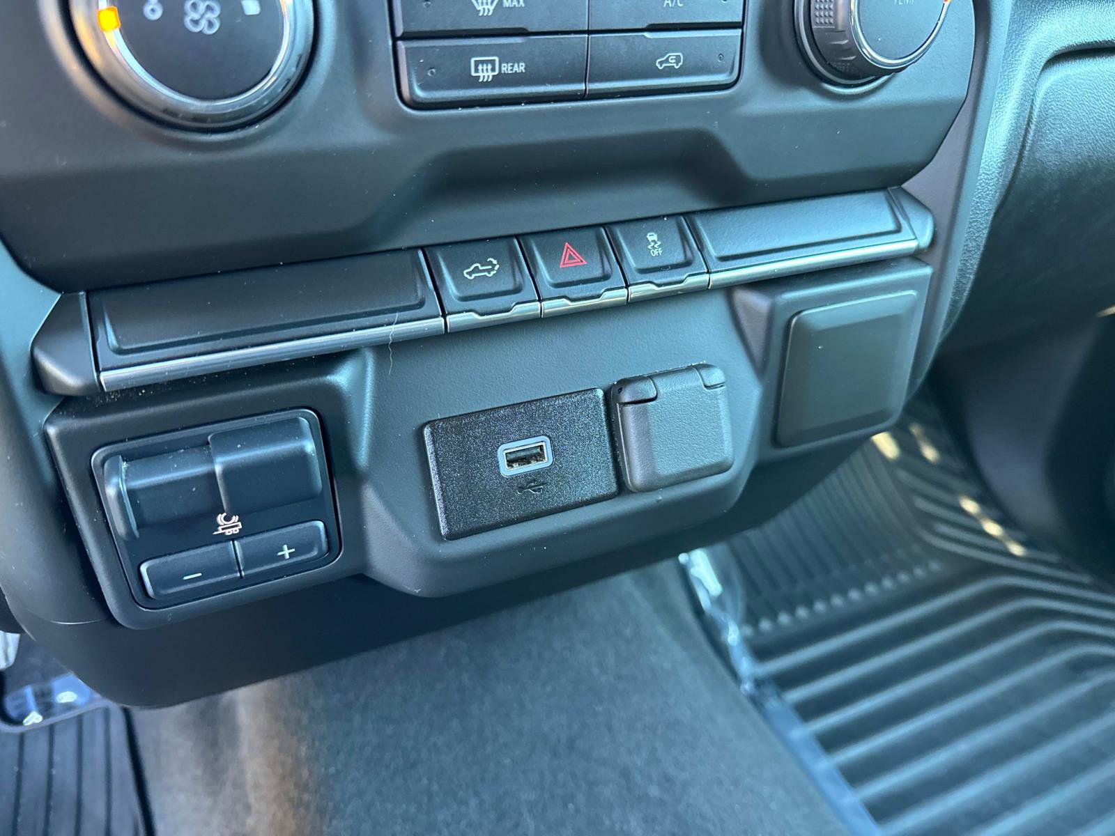 Used 2020 Chevrolet Silverado 2500 Custom w/ Custom Value Package image 24