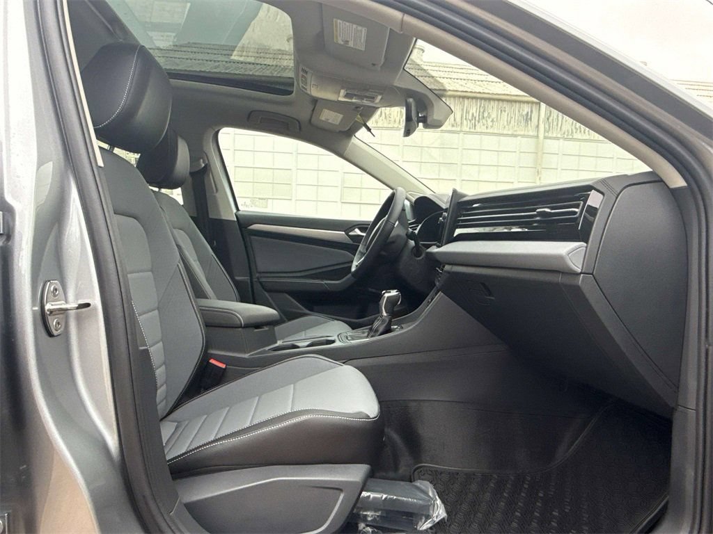 New 2026 Volkswagen Jetta SE FWD image 16