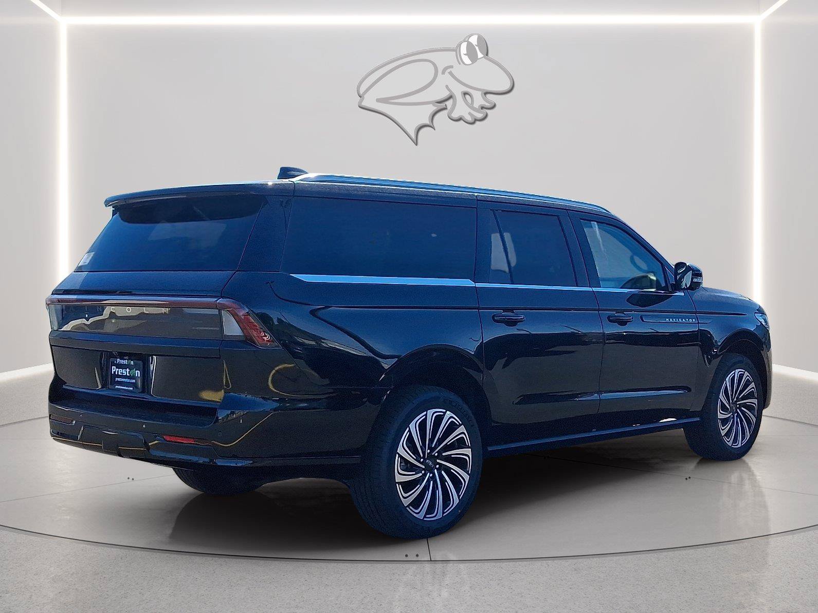 New 2026 Lincoln Navigator L Black Label AWD/4WD image 3