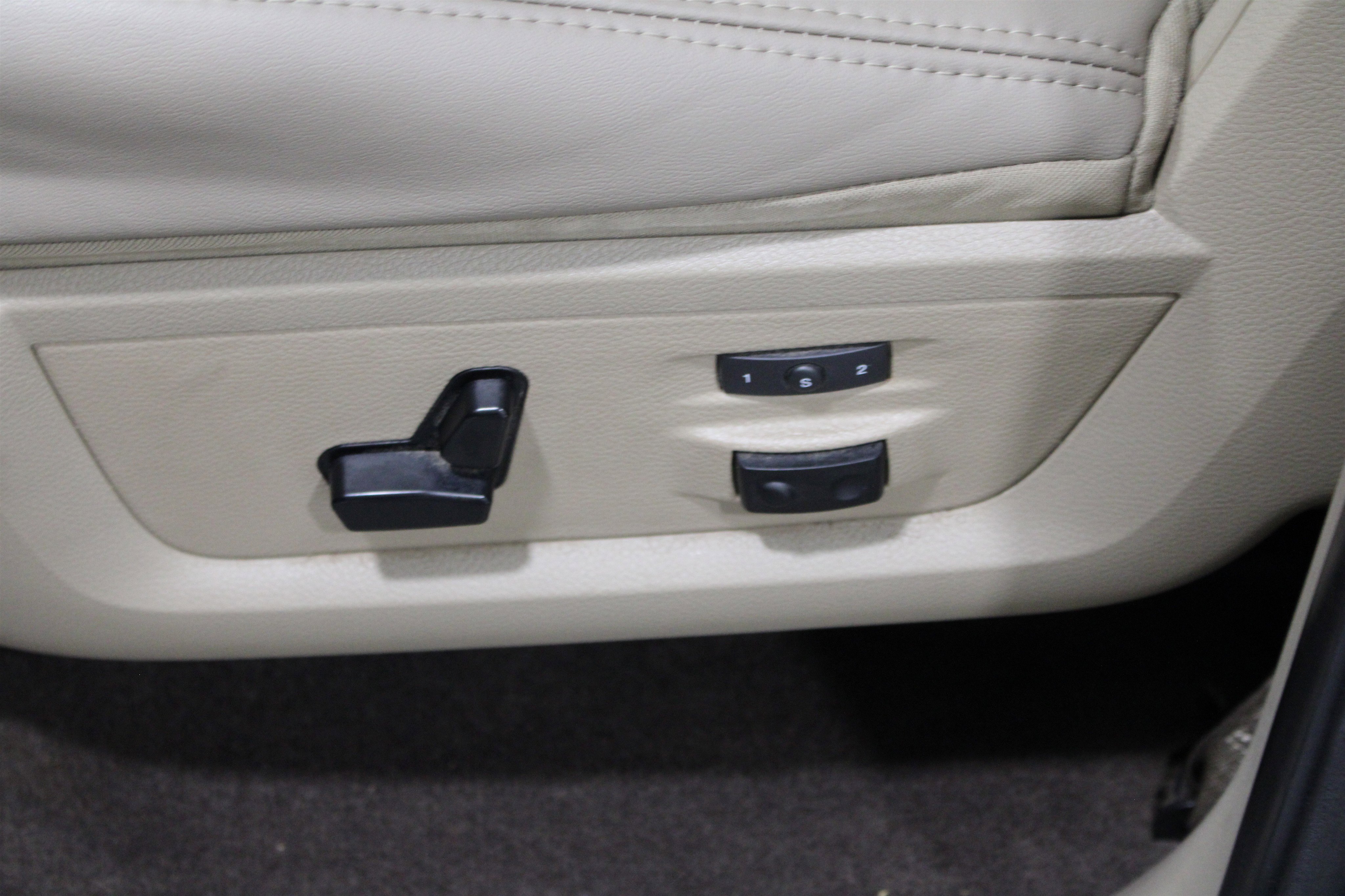 Used 2011 RAM 1500 Laramie RWD image 5