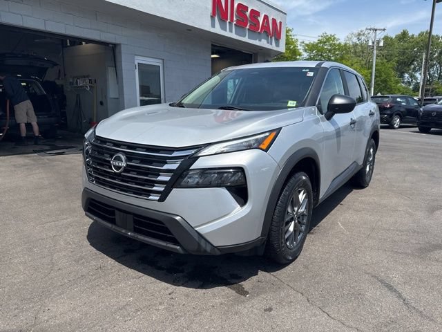 Used 2024 Nissan Rogue S AWD/4WD image 5