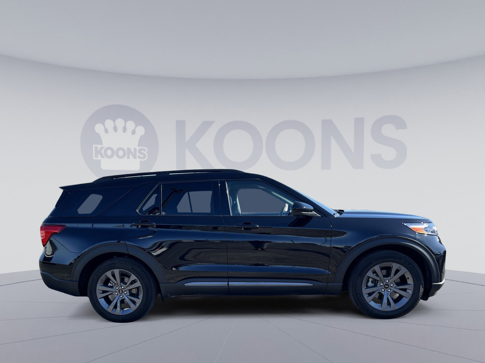 Used 2024 Ford Explorer XLT w/ Equipment Group 202A image 8