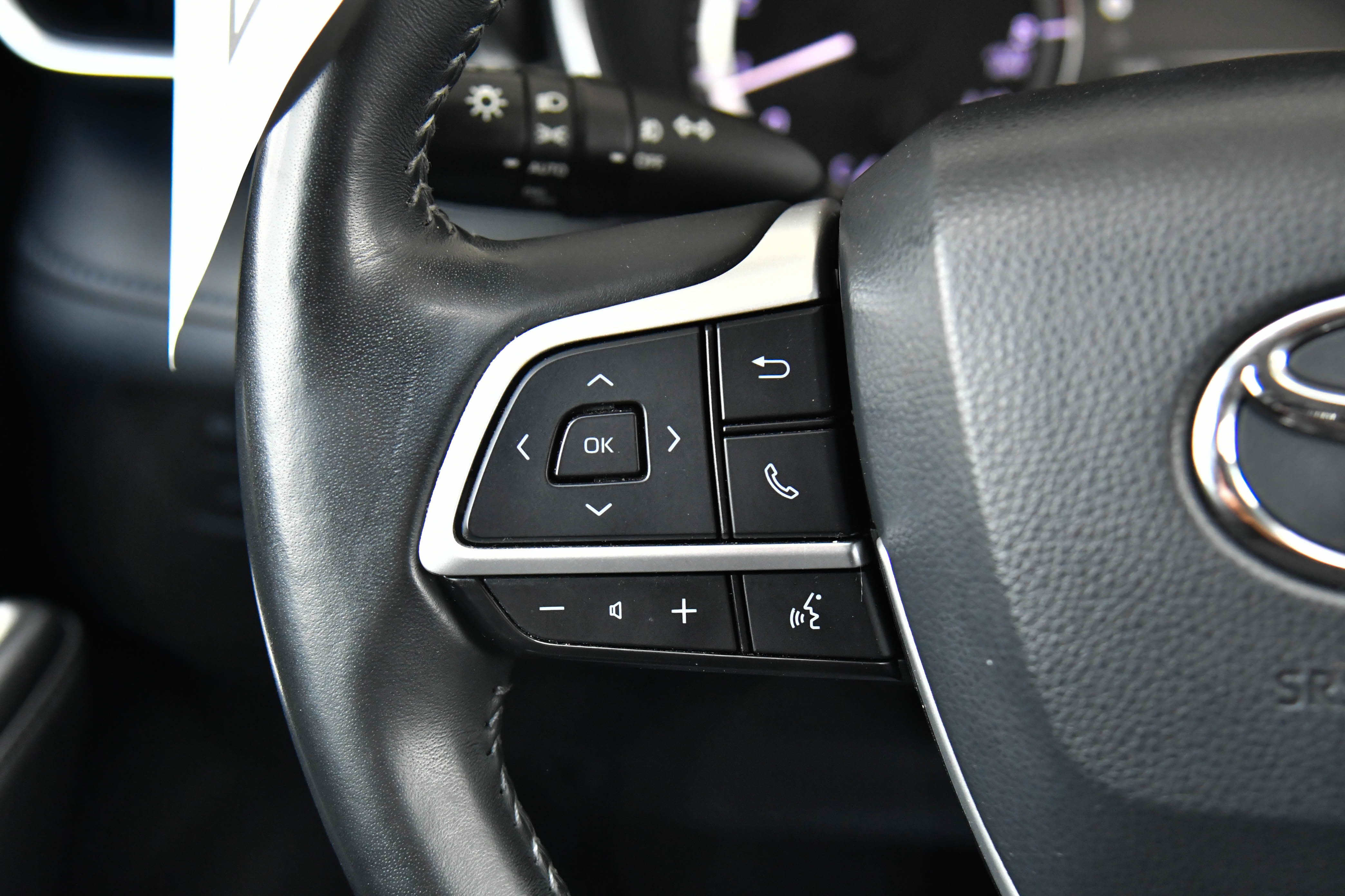 Used 2023 Toyota Highlander XLE AWD/4WD image 33