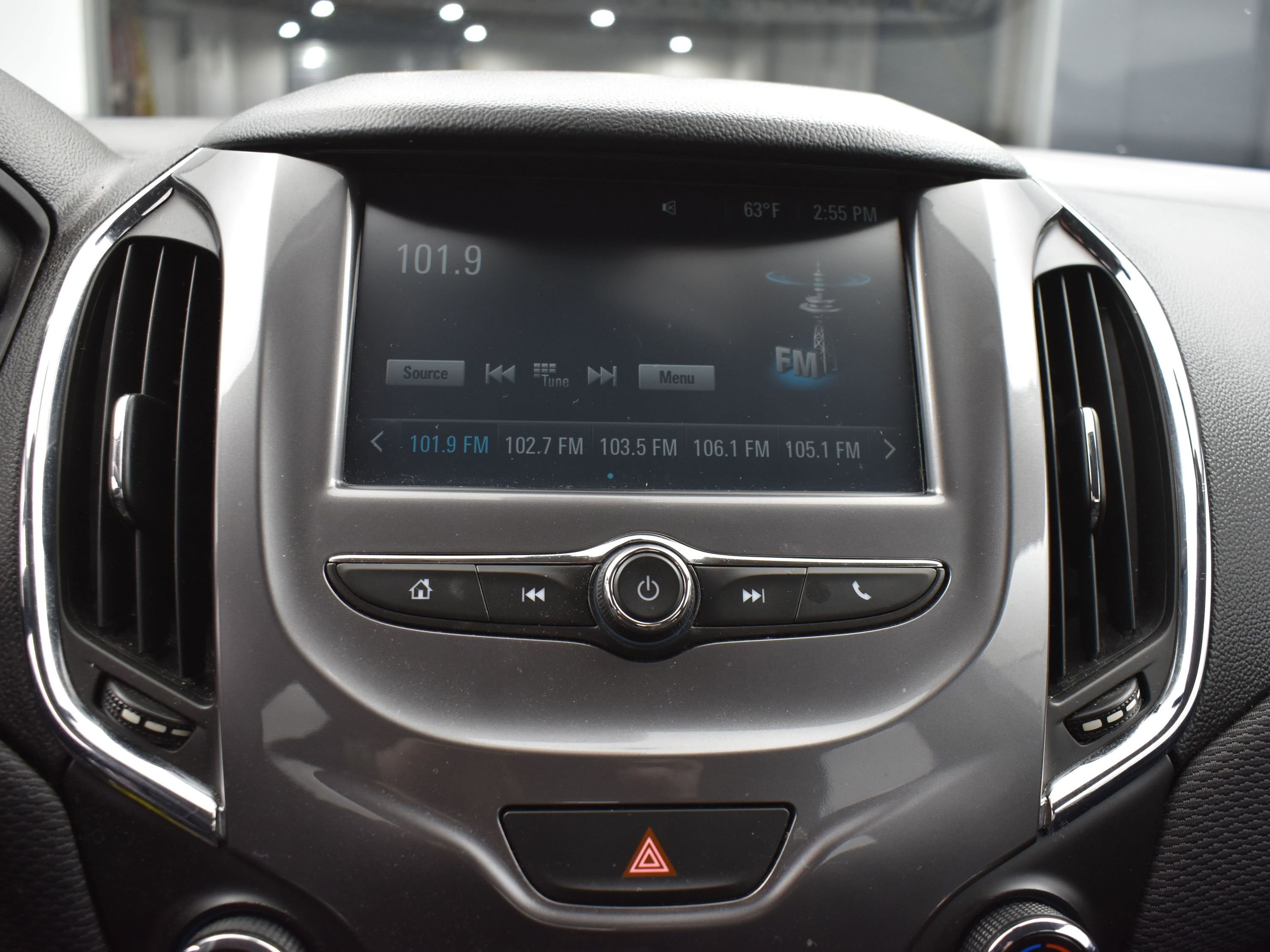 Used 2017 Chevrolet Cruze LT image 12