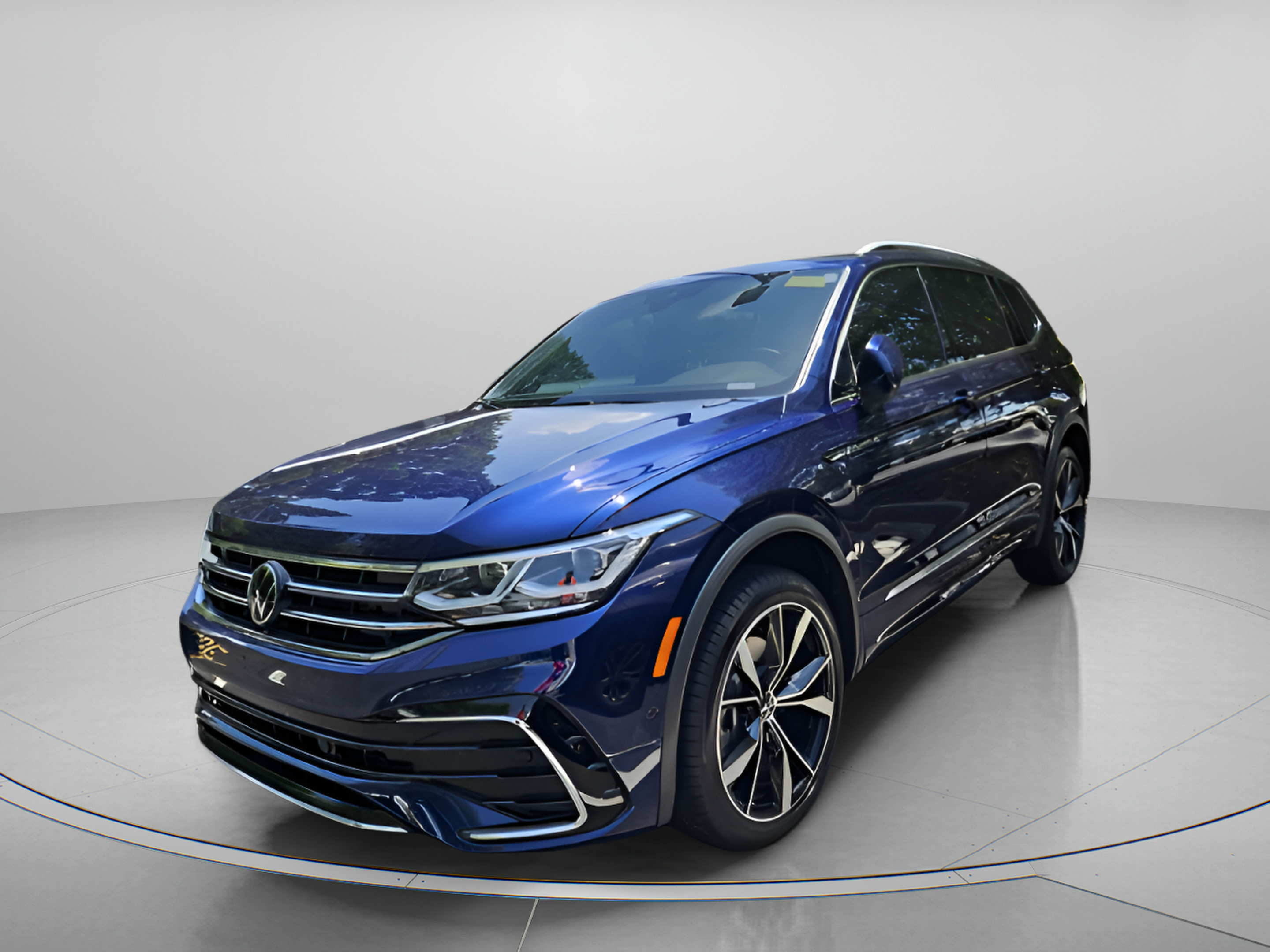 Used 2024 Volkswagen Tiguan SEL R-Line AWD/4WD image 1