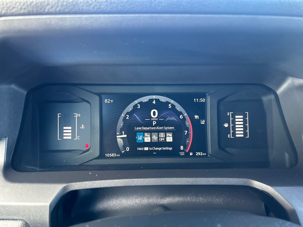 Certified 2025 Toyota Tacoma SR5 AWD/4WD image 18