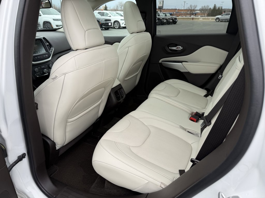 Used 2018 Jeep Cherokee Overland w/ Technology Group image 10