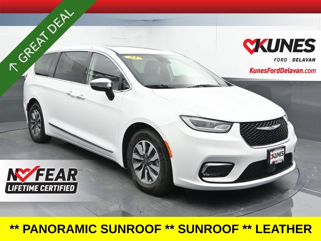 Used 2023 Chrysler Pacifica Limited FWD image 1