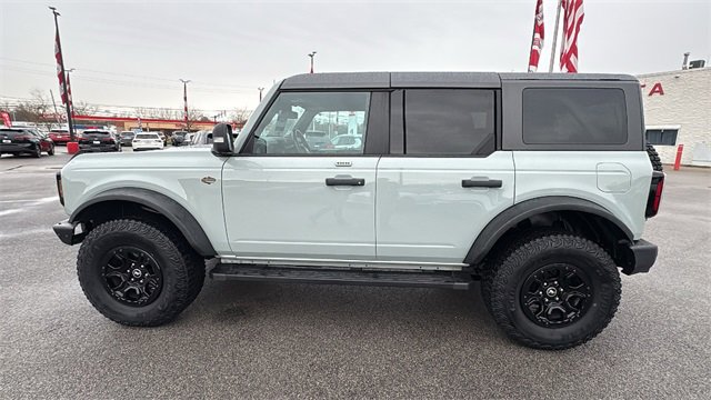 Used 2023 Ford Bronco Wildtrak image 2