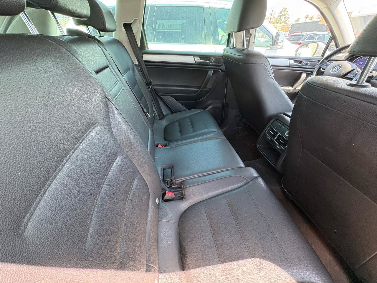 Used 2014 Volkswagen Touareg Sport AWD/4WD image 21