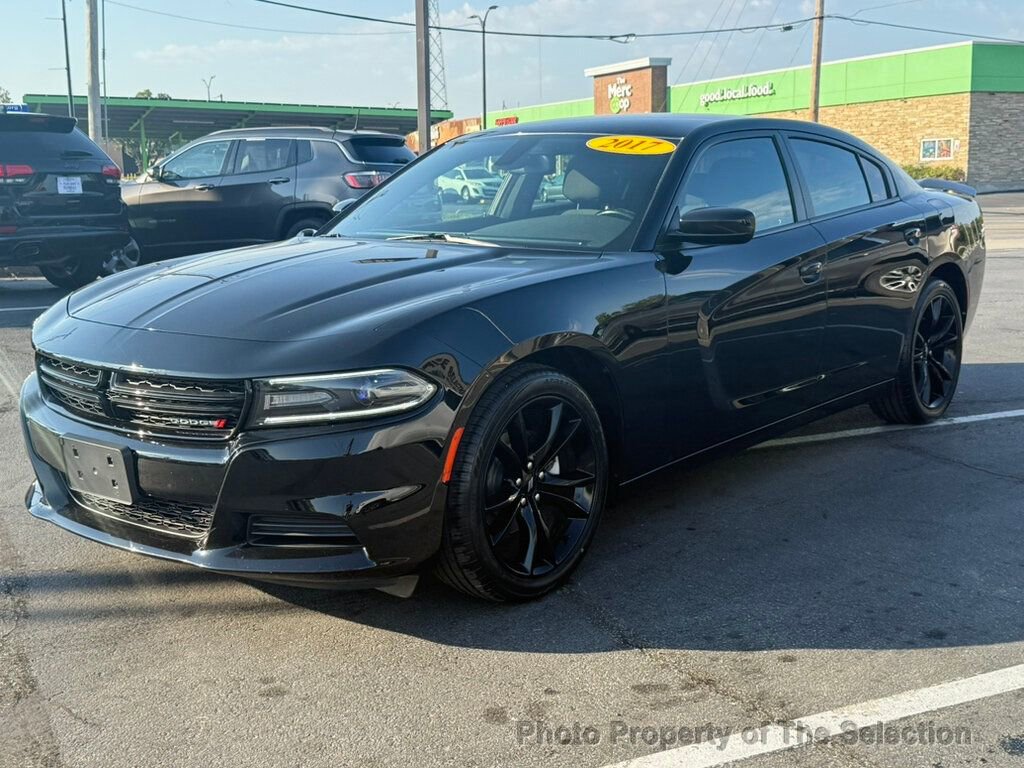 Used 2017 Dodge Charger SE w/ Blacktop Package image 7