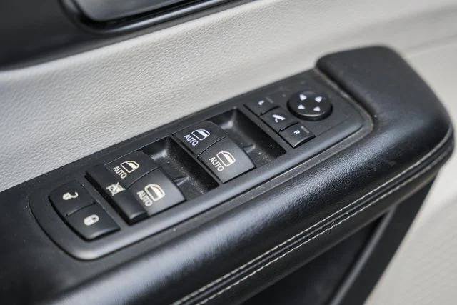 Certified 2019 Chrysler Pacifica Limited FWD image 37
