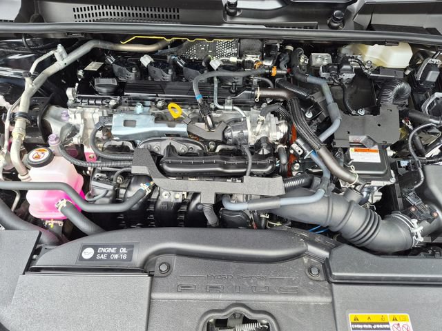 Certified 2025 Toyota Prius LE AWD/4WD image 30