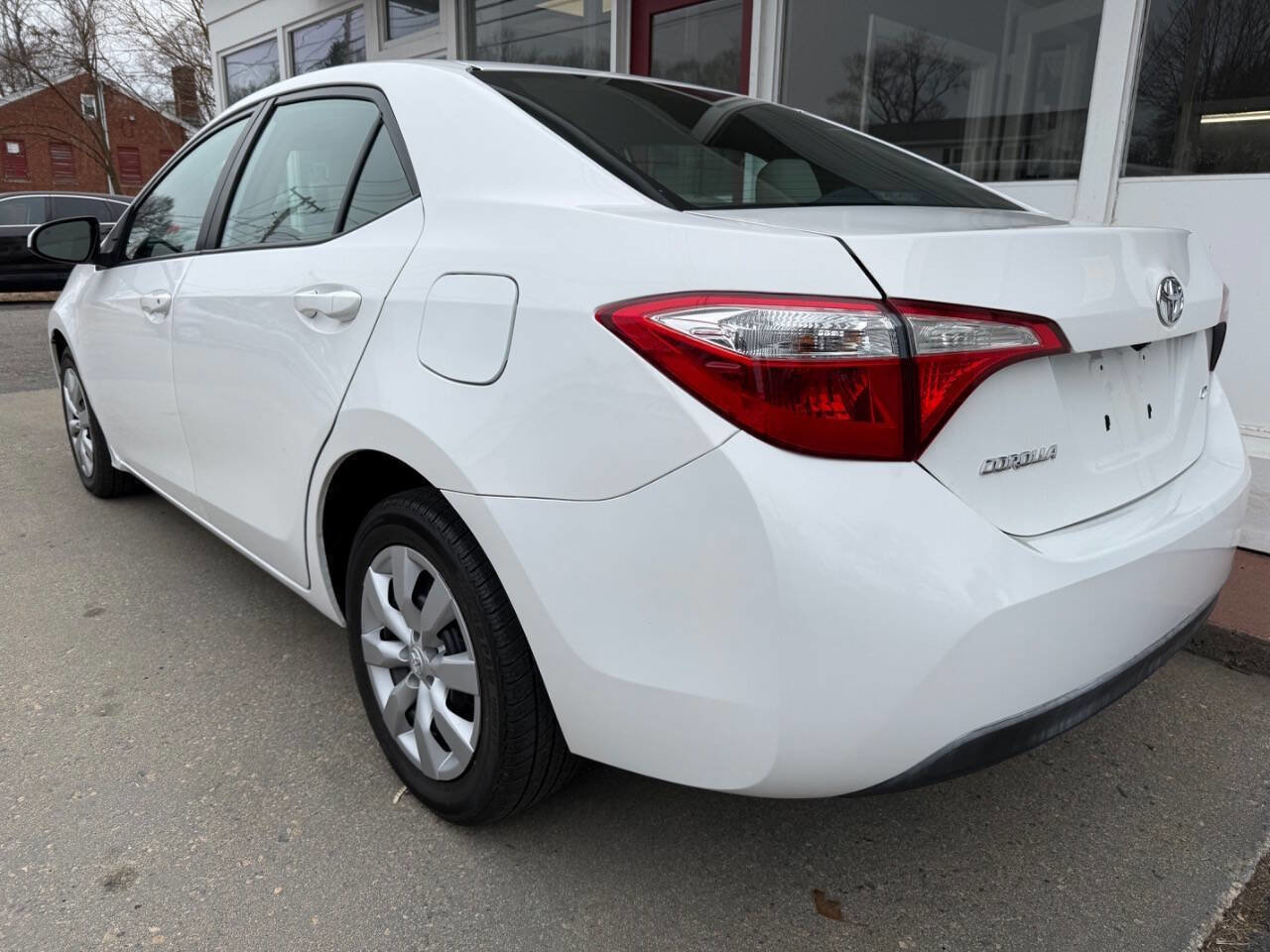 Used 2016 Toyota Corolla LE FWD image 3