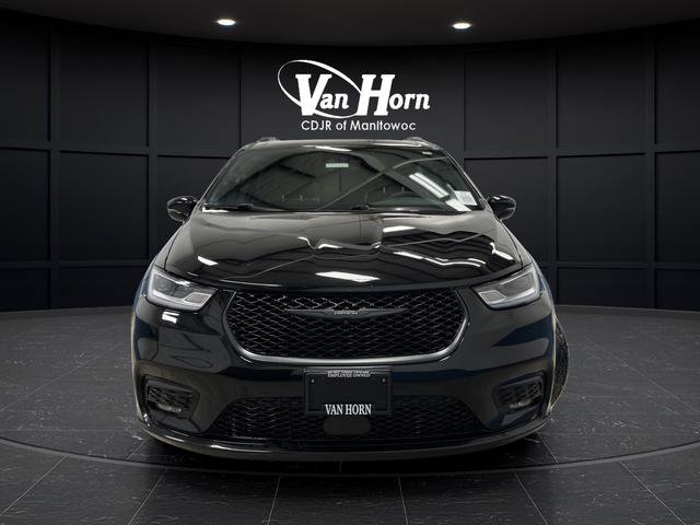 Used 2025 Chrysler Pacifica Limited image 10