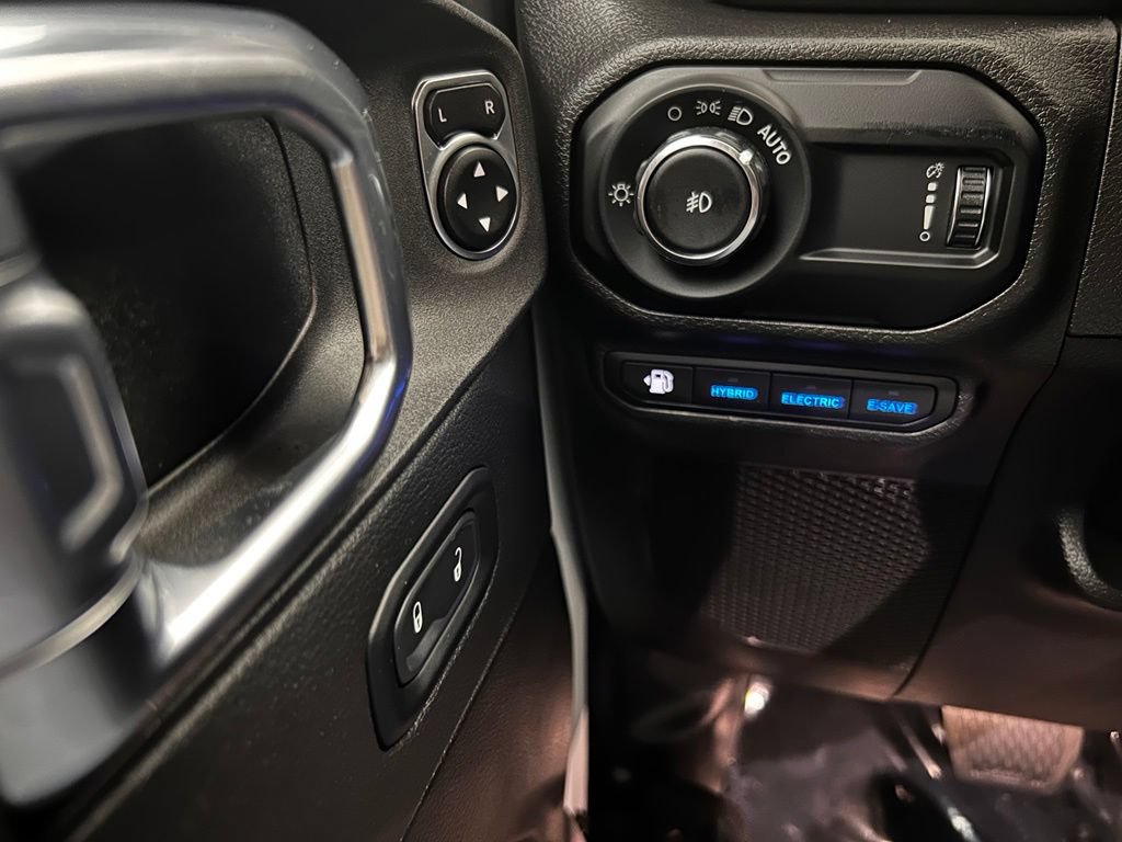 Used 2023 Jeep Wrangler Unlimited Rubicon 4xe w/ Cold Weather Group AWD/4WD image 19